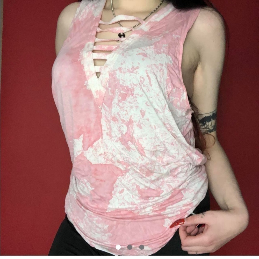 Pink and white tank With cut out neckline  🤍💗​​​​​​​​​​​​​​​​​​​​​​​​​​